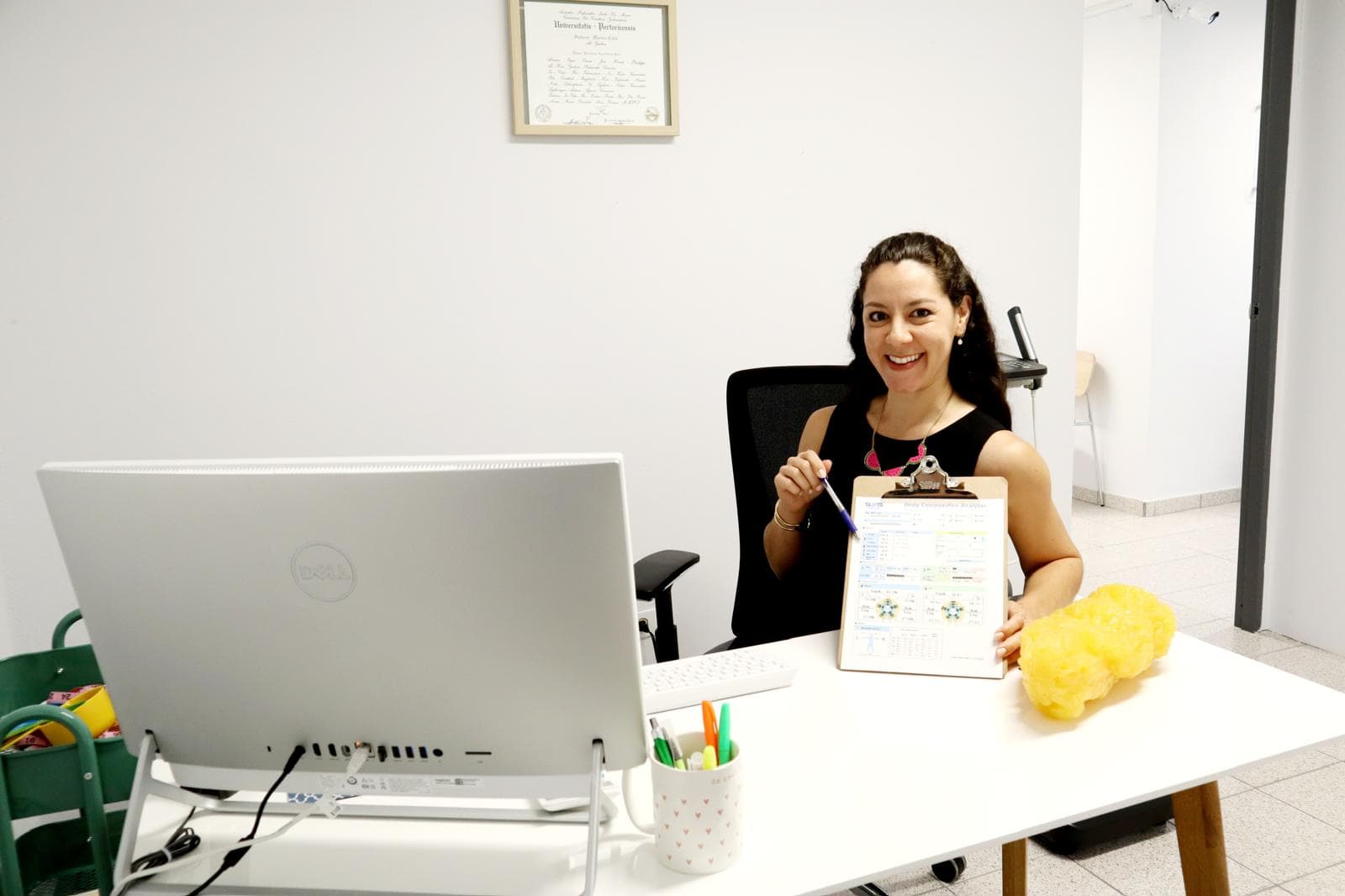 Nutricionista de Sanamed con análisis de composición corporal